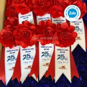 Hoa Cài Áo Đuôi Hoa Giấy – Hoa Cần Ngay Hoả Tốc: Giải Pháp Sự Kiện Cấp Bách - Xưởng sản xuất hoa cài áo đại biểu